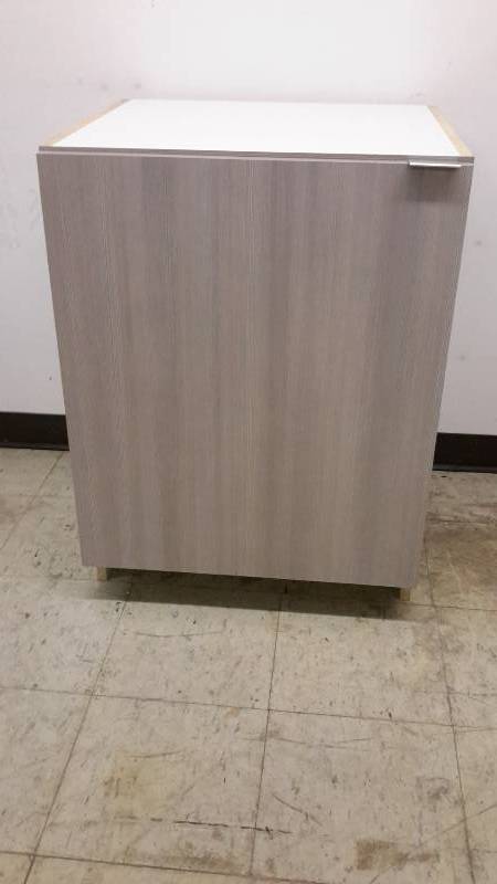 lot 36 image: Base cabinet