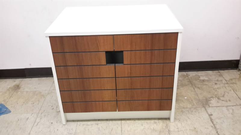 lot 37 image: Cabinet