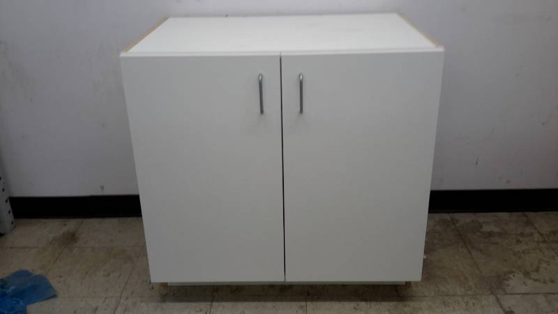 lot 43 image: Base cabinet