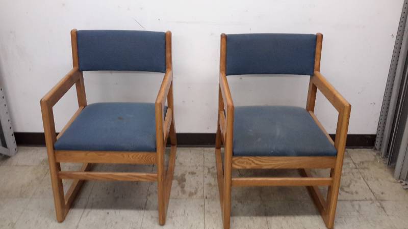 lot 52 image: Pair of matching chairs