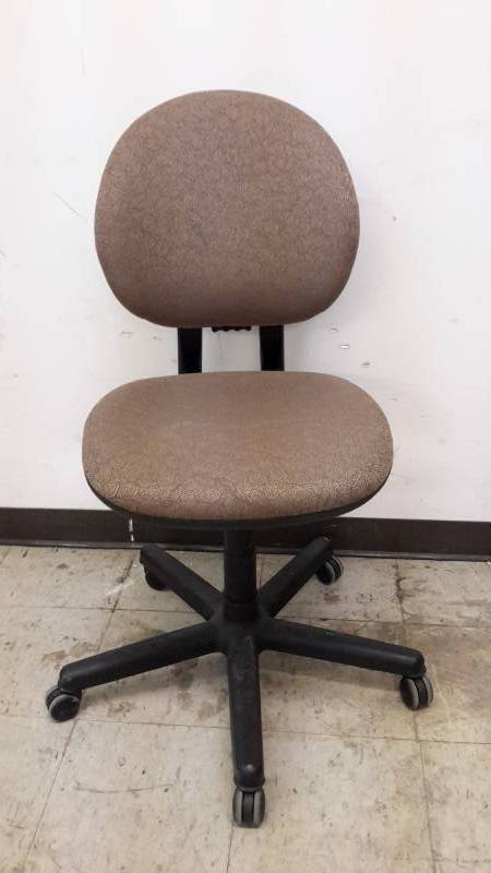 lot 53 image: Office chair