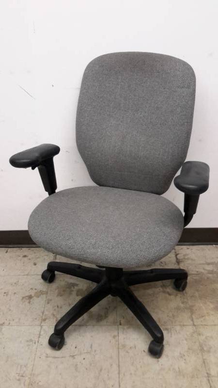 lot 54 image: Office chair