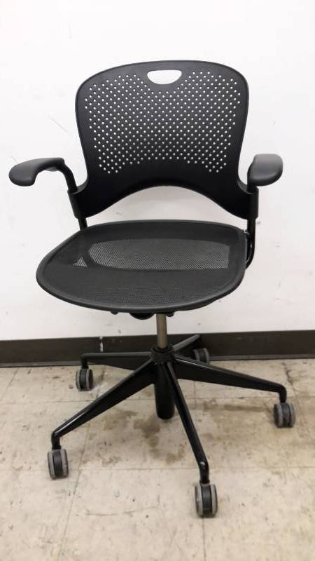 lot 55 image: Office chair