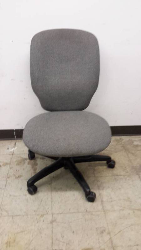 lot 58 image: Office chair