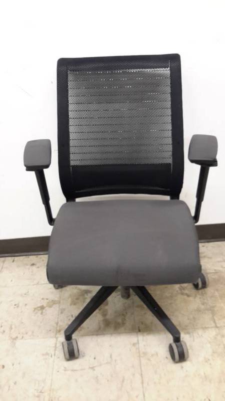 lot 59 image: Office chair