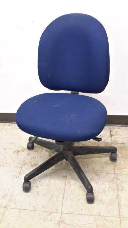 lot 60 image: Office chair