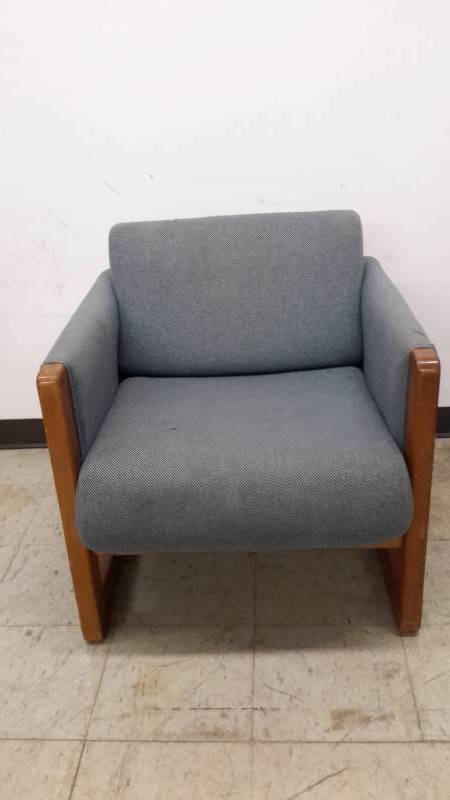 lot 62 image: Office chair