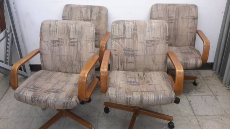 lot 69 image: 4 Dining room matching chairs