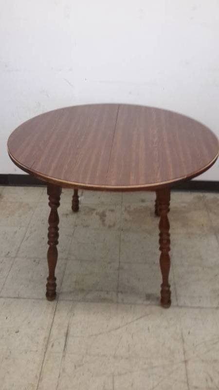 lot 71 image: Drop leaf table