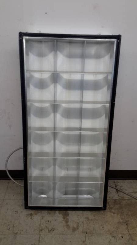 lot 72 image: Light fixture