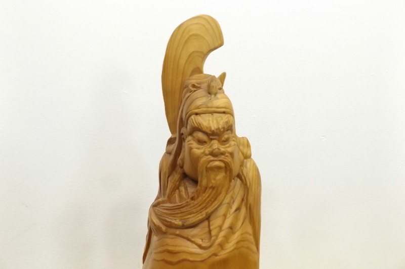 lot 7 image: 21 Guan Yu Burl Wood Sculpture