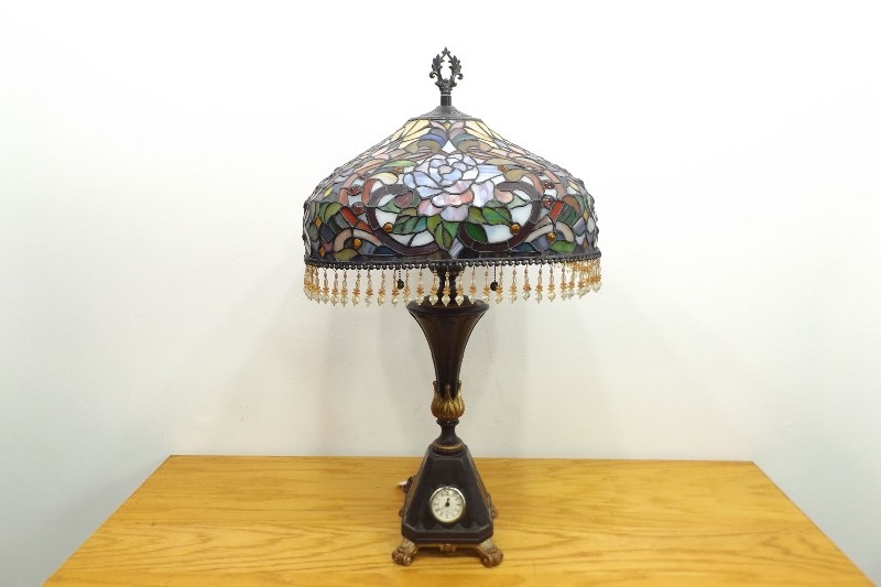 lot 12 image: New Stained Lead Glass Tiffany Style 2 Light Lamp