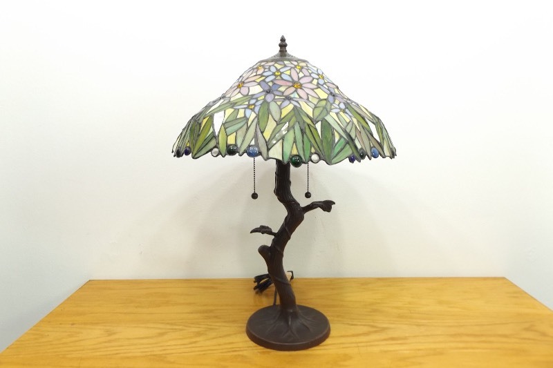 lot 13 image: New Stained Lead Glass Tiffany Style 2 Light Lamp