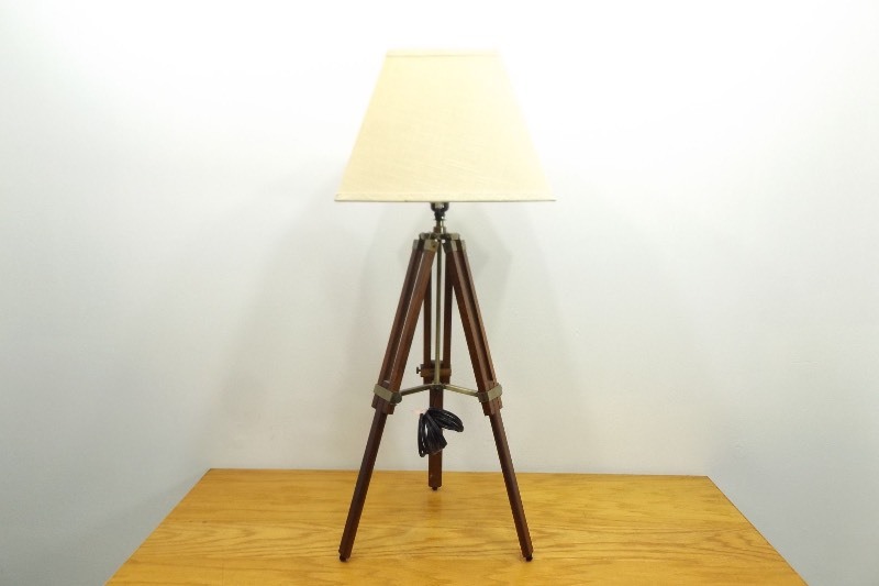 lot 16 image: New Height Adjustable Tripod Lamp