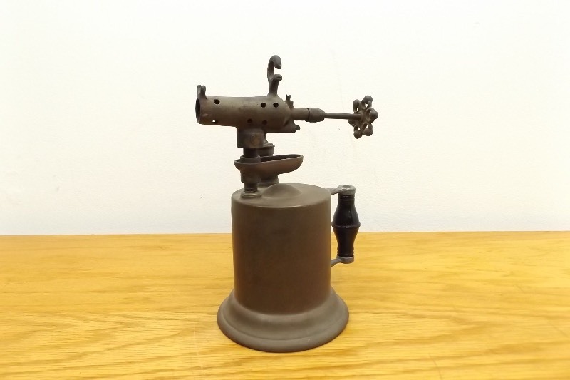 lot 27 image: Antique 1902 Copper Blow Torch