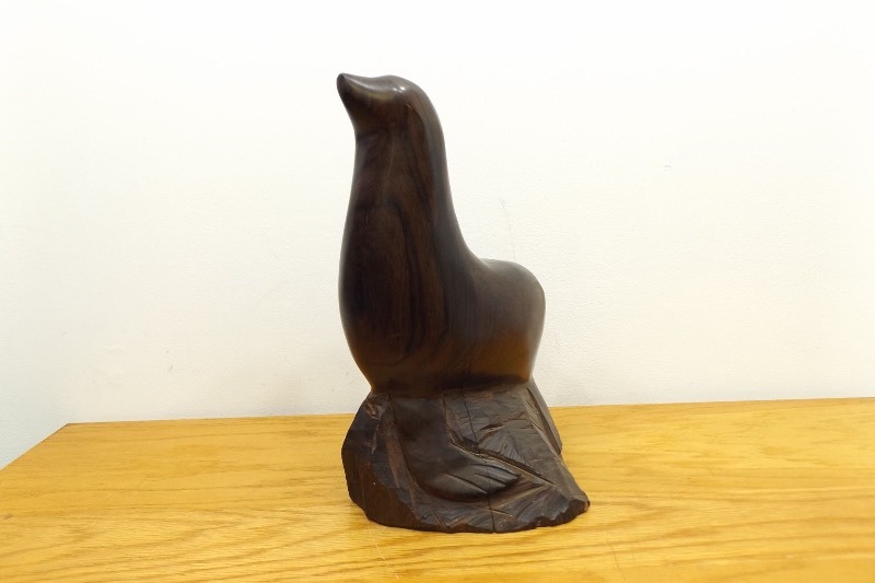 lot 28 image: Large Heavy Wood Carved Seal Statue