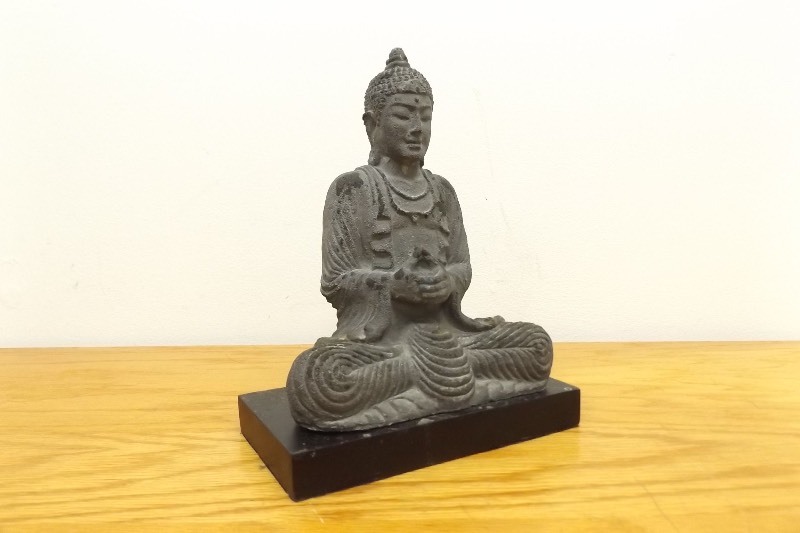 lot 30 image: 12 Stoned Carved Buddha