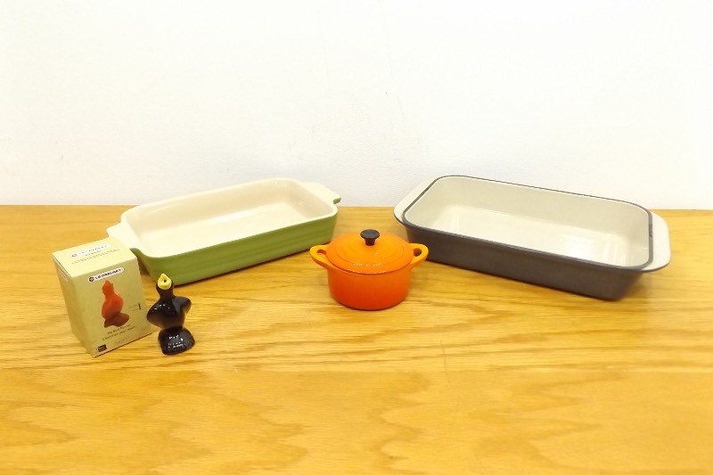 lot 34 image: Lot of Le Creuset Iron etc. Bakeware etc.