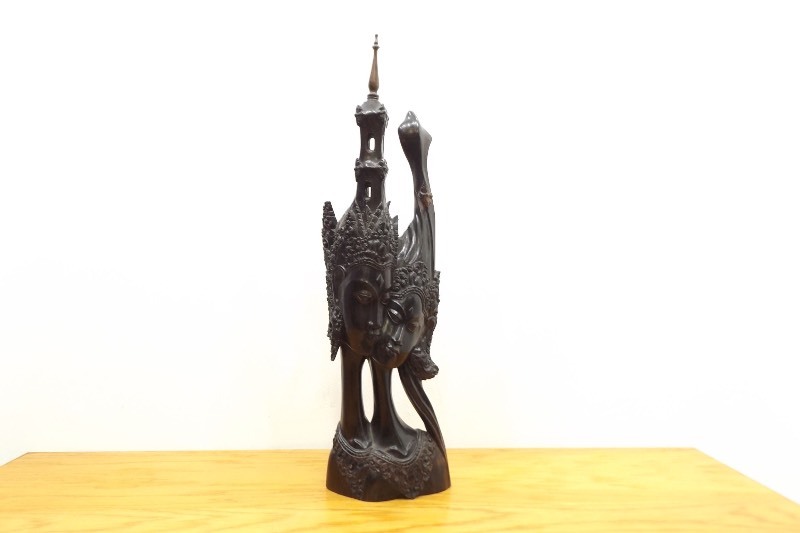 lot 36 image: 26 Heavy Dense Wood Carved King Queen Bust Statue