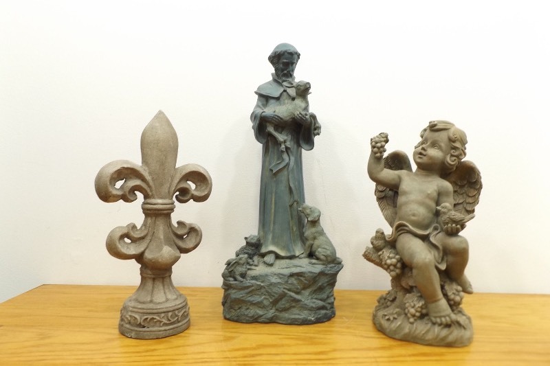 lot 40 image: Lot of Outdoor Rock Garden Resin Ornaments