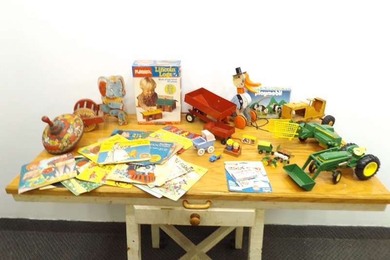 lot 44 image: Large Lot of Vintage Toys