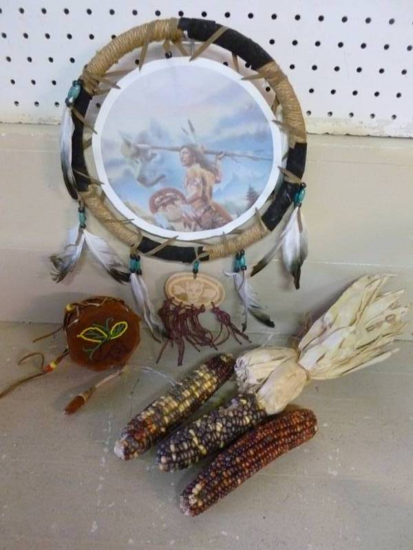 lot 12 image: Native American Themed