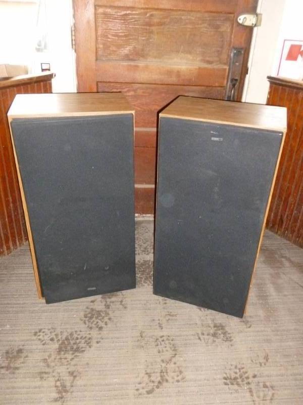 lot 16 image: Jensen Speakers