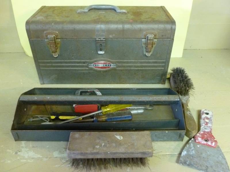 lot 25 image: Tool Box