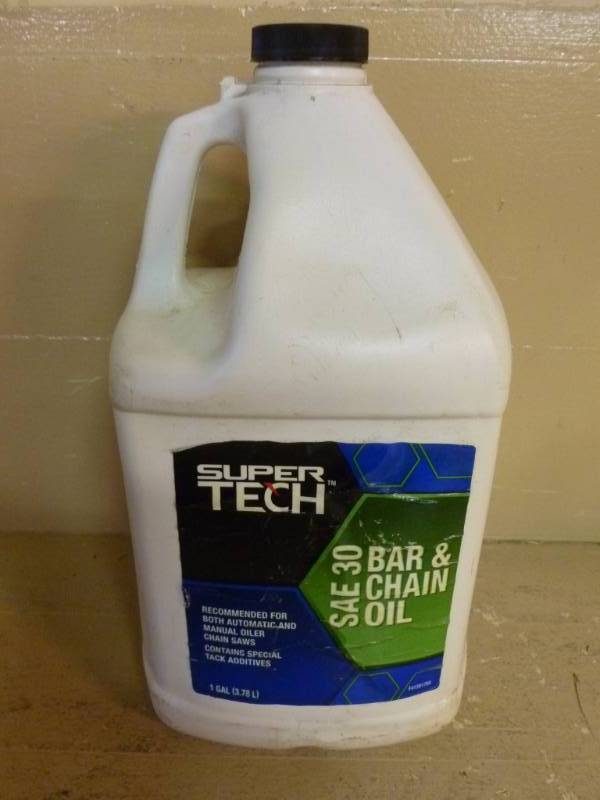 lot 29 image: Chainsaw Oil