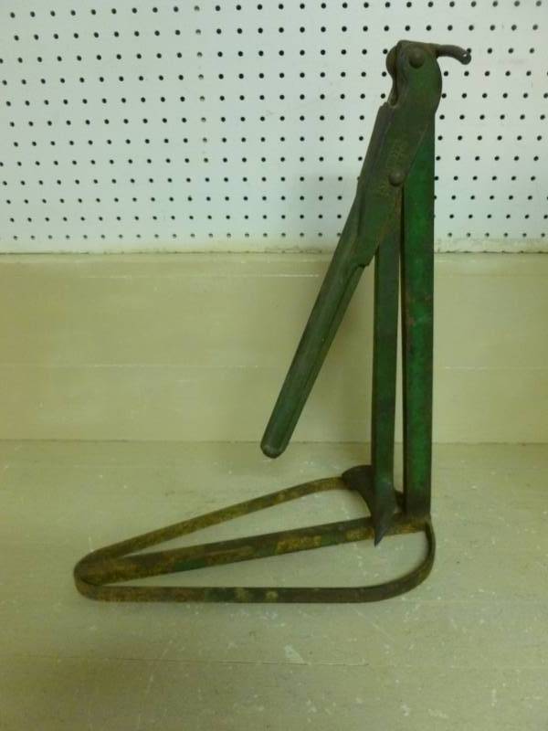 lot 34 image: Vintage Tire Changer