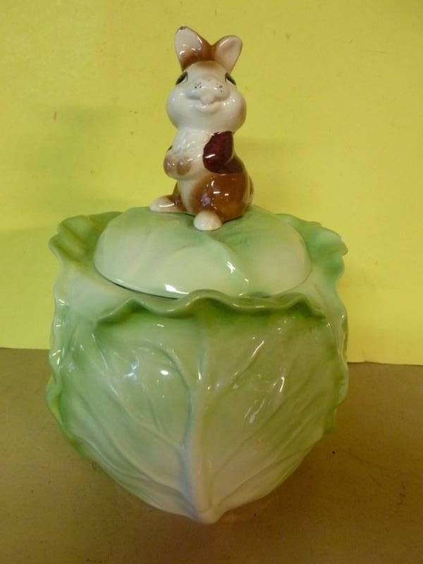lot 40 image: Cookie Jar