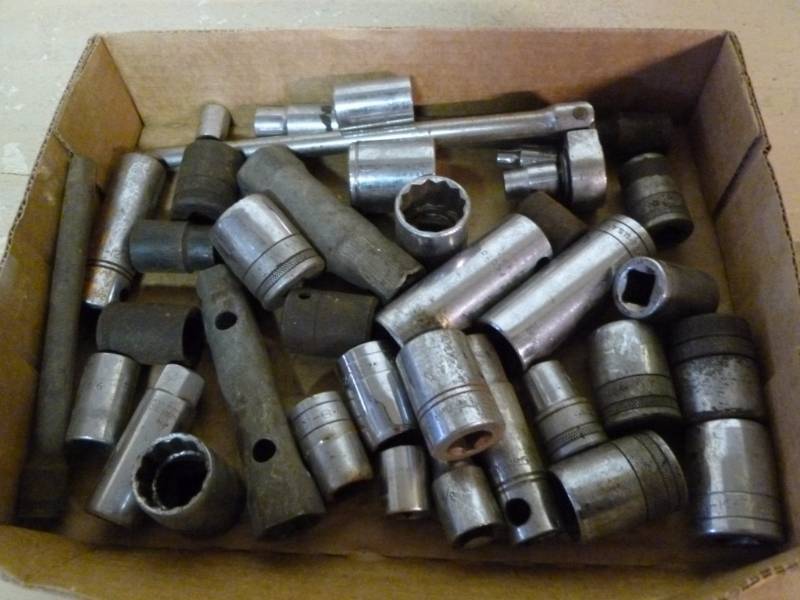lot 43 image: Sockets