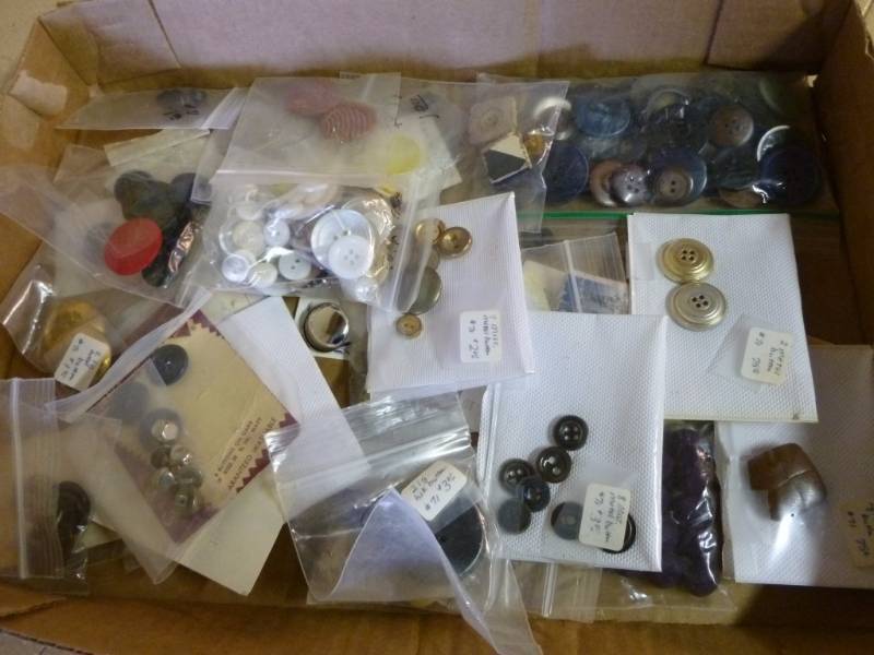 lot 91 image: Buttons
