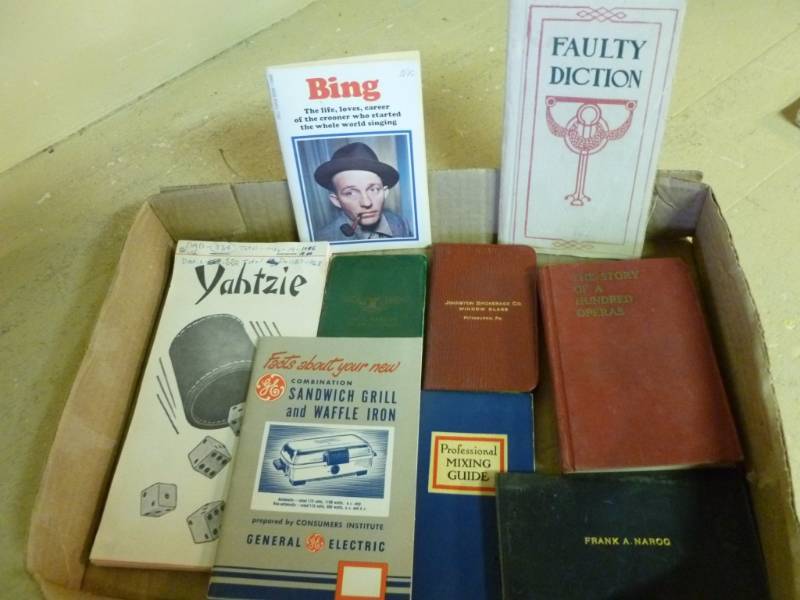 lot 95 image: Vintage Booklets