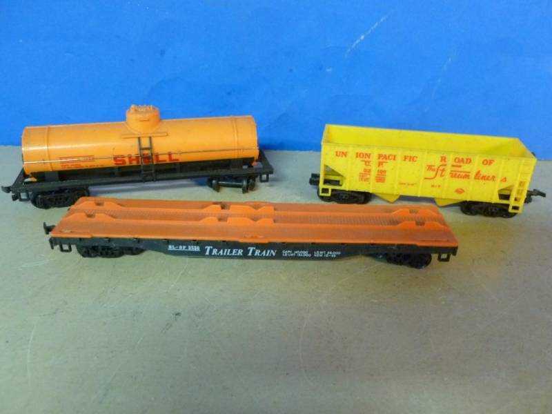 lot 101 image: HO Scale Train Cars