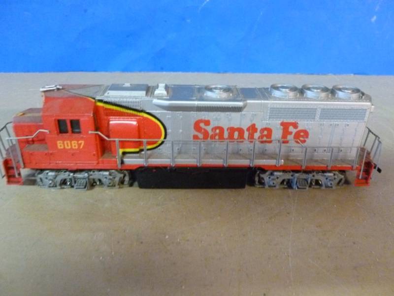 lot 108 image: HO Scale Locomotive