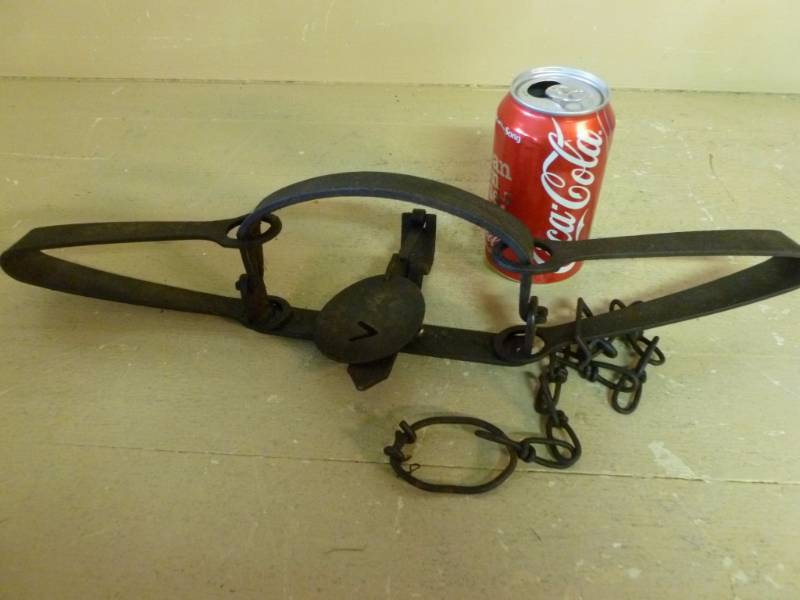 lot 116 image: Vintage Trap