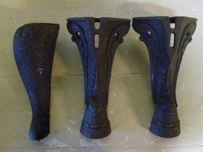 lot 124 image: Vintage Stove Legs