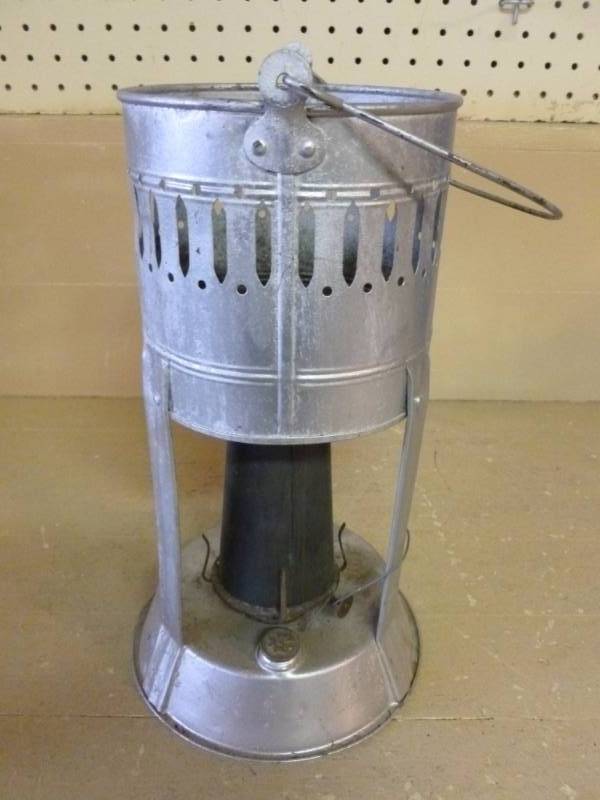 lot 125 image: Antique Oil Lamp