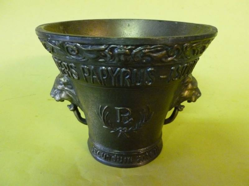 lot 134 image: Decorative
