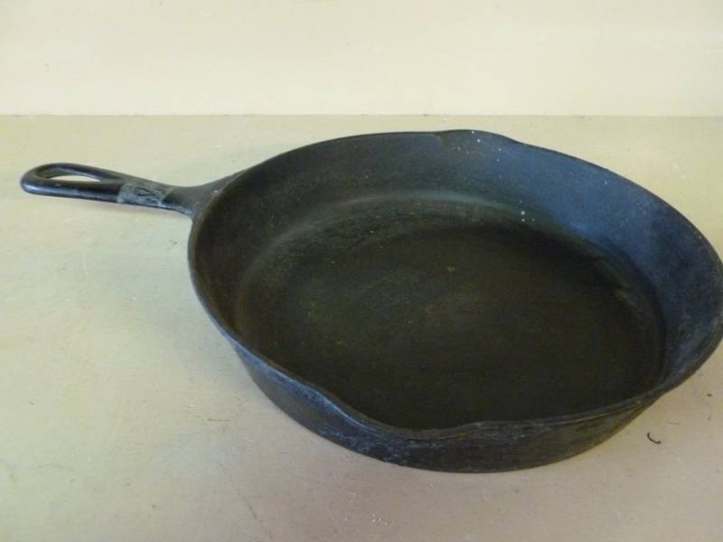 lot 146 image: Cast Iron Pan