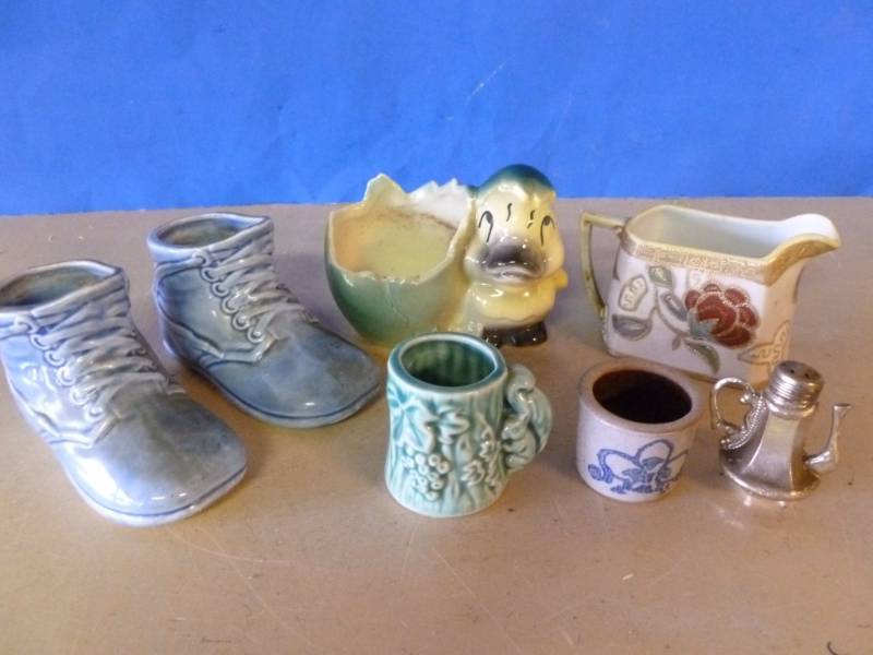 lot 161 image: Decorative