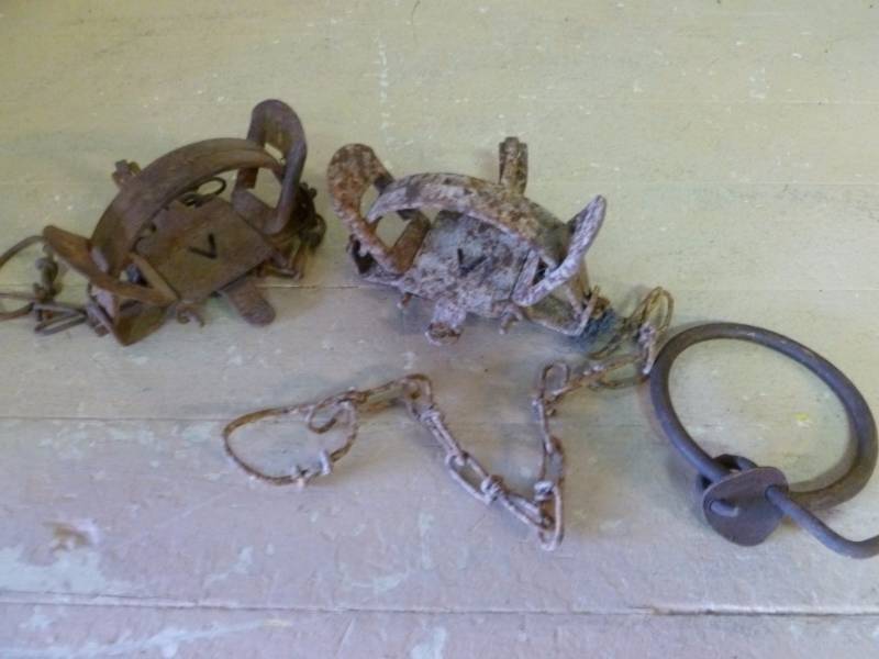 lot 166 image: Vintage Traps