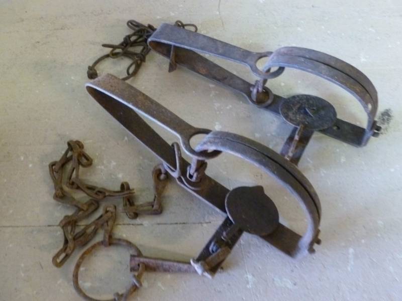 lot 172 image: Vintage Traps