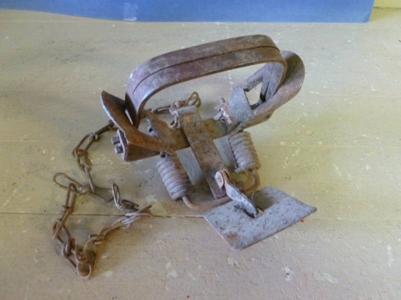 lot 193 image: Vintage Trap