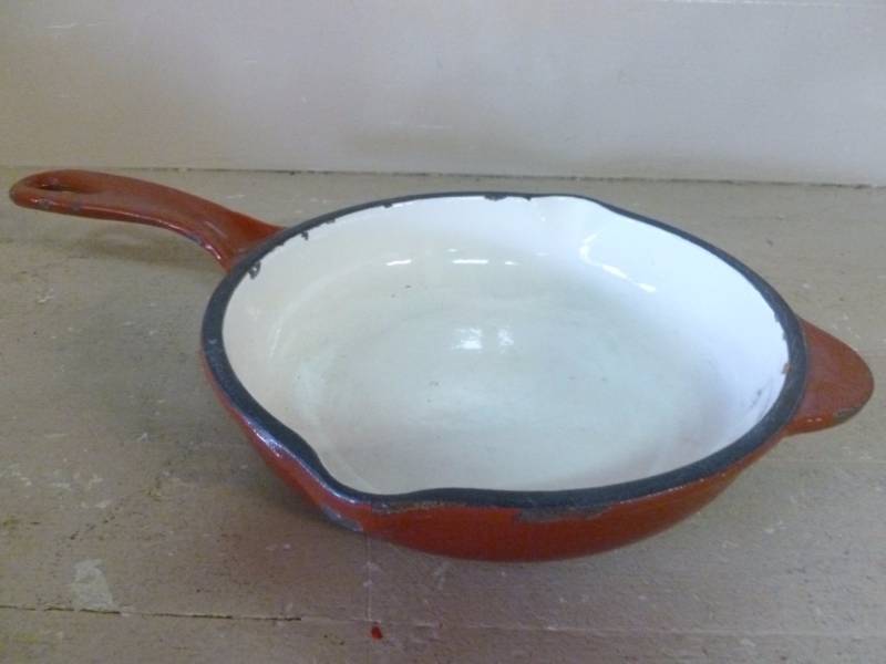 lot 205 image: Cast Iron Pan