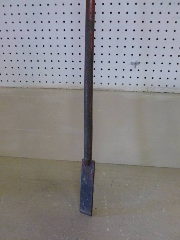 lot 211 image: Ice Fishing Chisel
