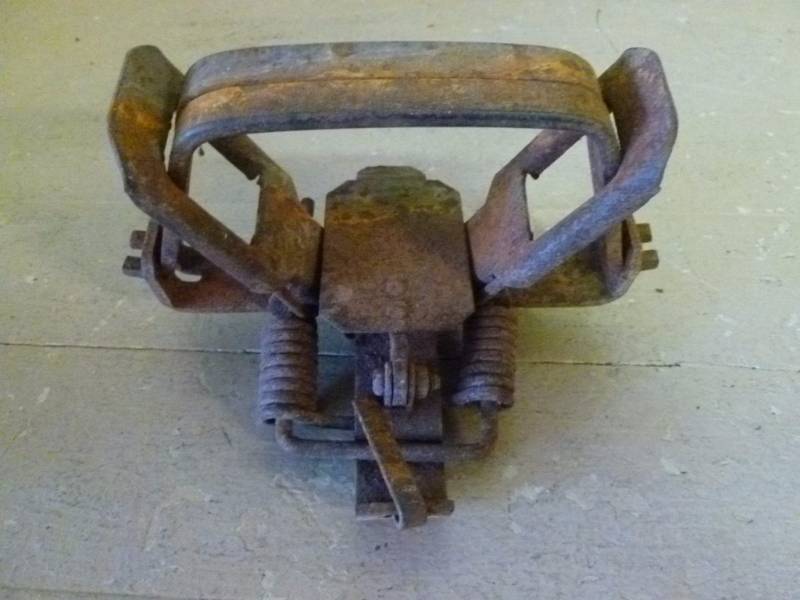 lot 256 image: Vintage Trap