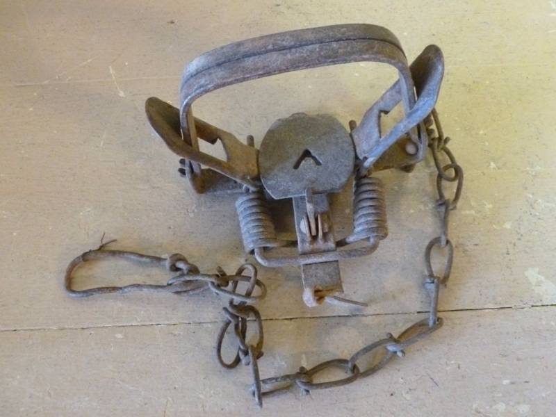 lot 261 image: Vintage Trap
