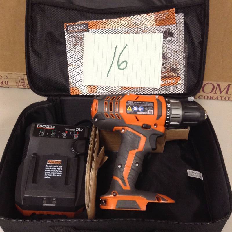 lot 16 image: Ridgid R86007 18V Compact Lithium Ion Drill - Power Pistol Grip Drills